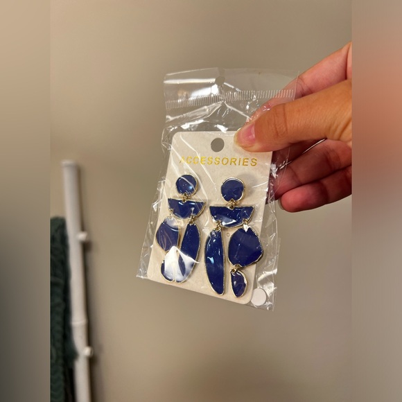 NWT Blue Abstract Shapes Dangle Earrings - Picture 3 of 4